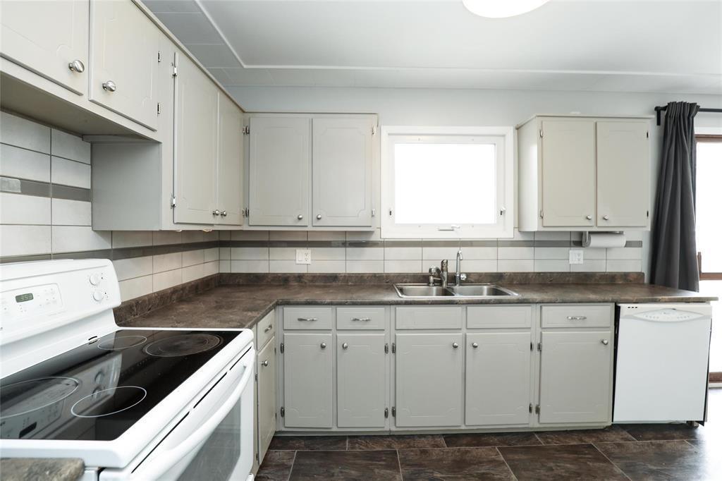 551 Wilson Street, Steinbach, Manitoba  R5G 0J5 - Photo 10 - 202522959