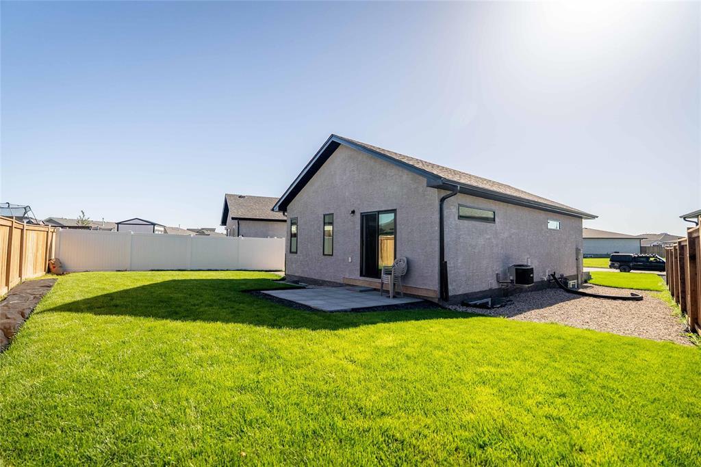 115 Winston Place, Steinbach, Manitoba  R5G 2W4 - Photo 18 - 202525238