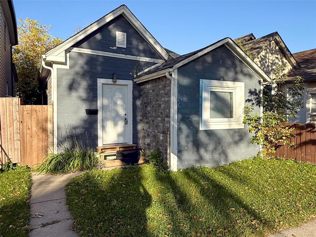 564 Beverley Street, Winnipeg, Manitoba  R3G 1V2 - Photo 0 - 202525565