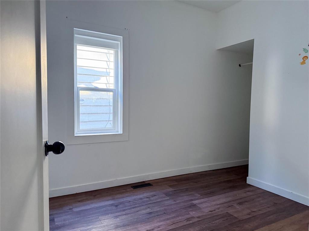564 Beverley Street, Winnipeg, Manitoba  R3G 1V2 - Photo 5 - 202525565