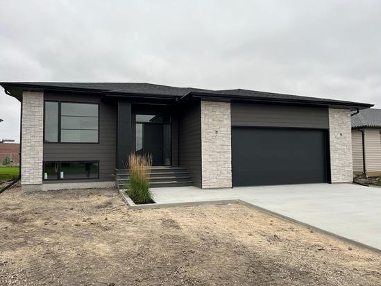 30 Caribou Bay, Steinbach, Manitoba  R5G 0Z3 - Photo 0 - 202526003
