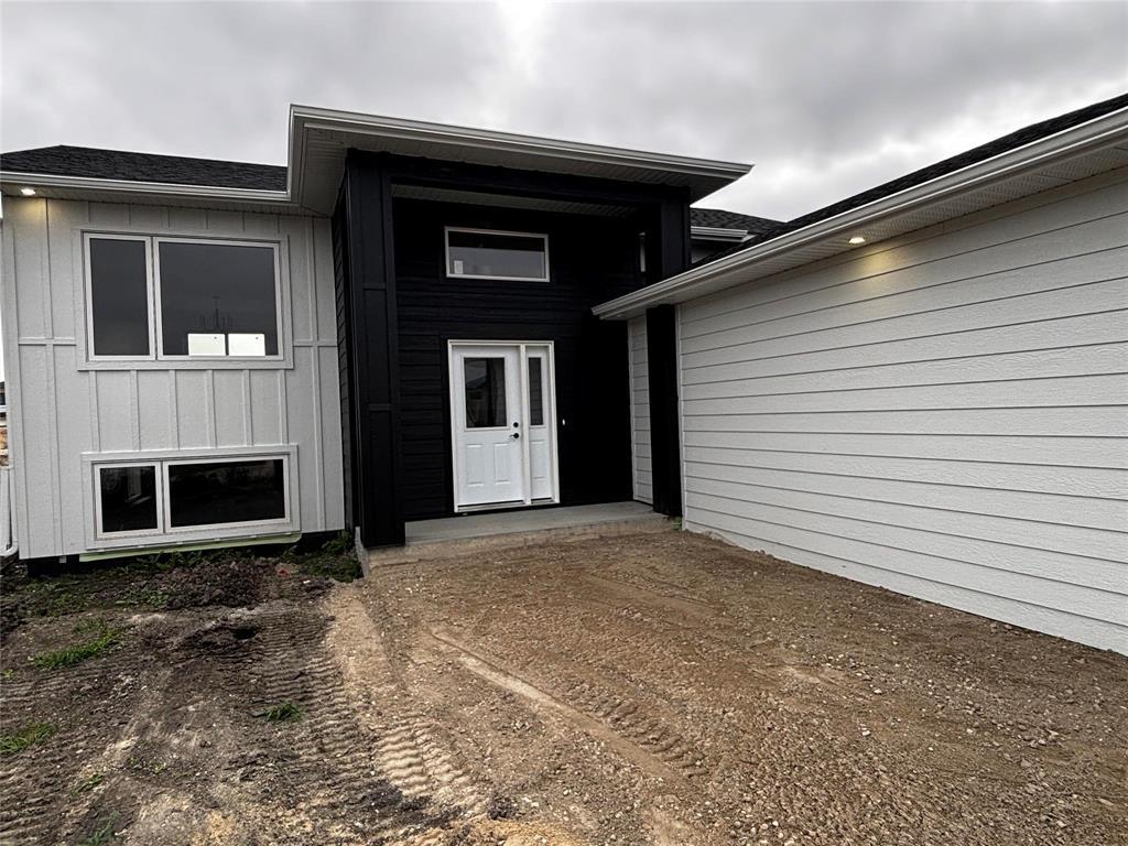 69 Harvest Bay, Blumenort, Manitoba  R5G 2X3 - Photo 2 - 202526112