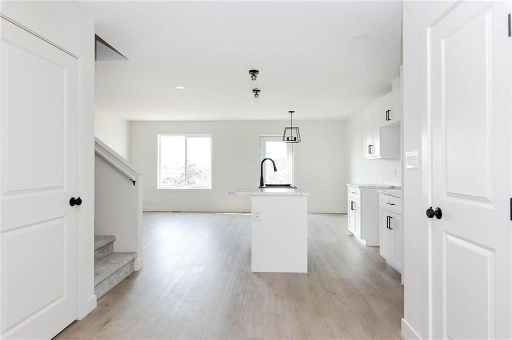 71 Kootenay Way, Steinbach, Manitoba R5G 2Y1 - Photo 2 - 202527698