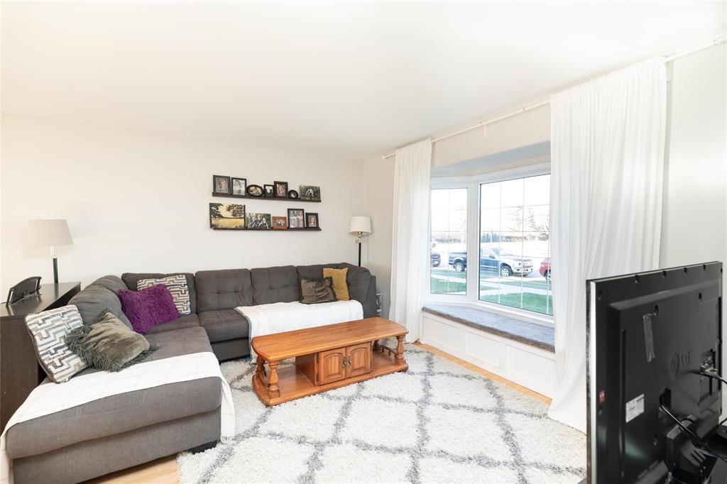 6 Ashford Lane, Steinbach, Manitoba R5G 0C1 - Photo 4 - 202528278