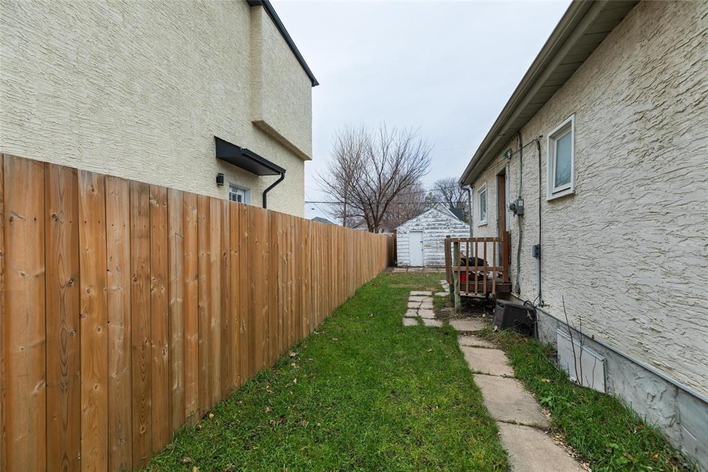 224 Hartford Avenue, Winnipeg, Manitoba R2V 0L8 - Photo 2 - 202528697
