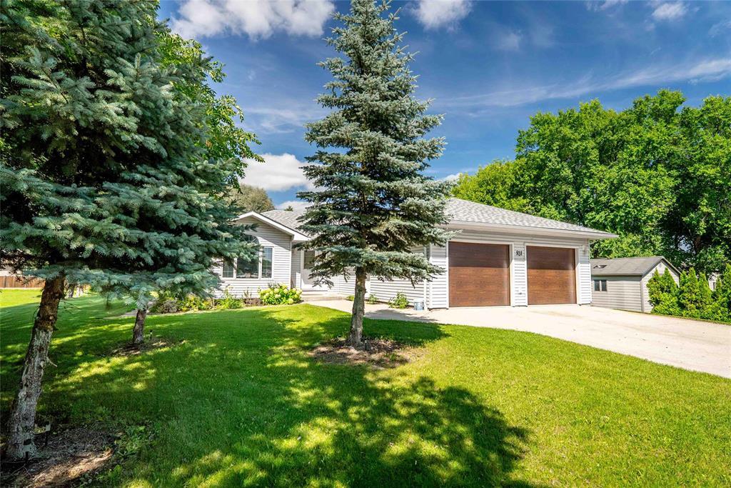 931 Main Street, Steinbach, Manitoba R5G 1Z9 - Photo 1 - 202529283