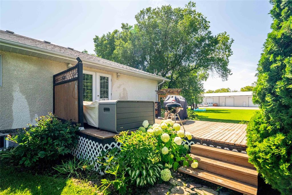 931 Main Street, Steinbach, Manitoba R5G 1Z9 - Photo 3 - 202529283