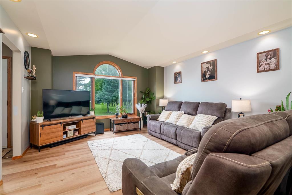 931 Main Street, Steinbach, Manitoba R5G 1Z9 - Photo 8 - 202529283