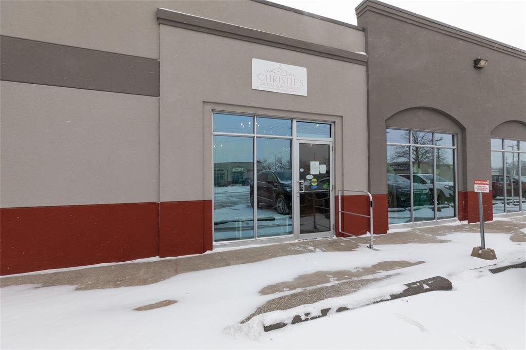 G&h 197 Main Street, Steinbach, Manitoba R5G 1Y5 - Photo 1 - 202529514