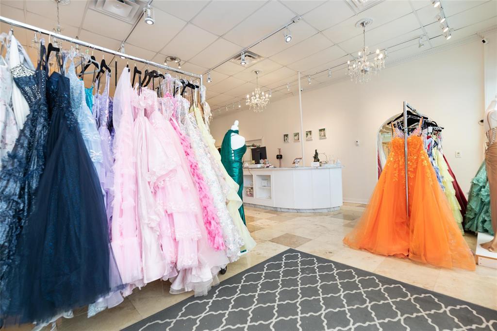 G&h 197 Main Street, Steinbach, Manitoba R5G 1Y5 - Photo 4 - 202529514