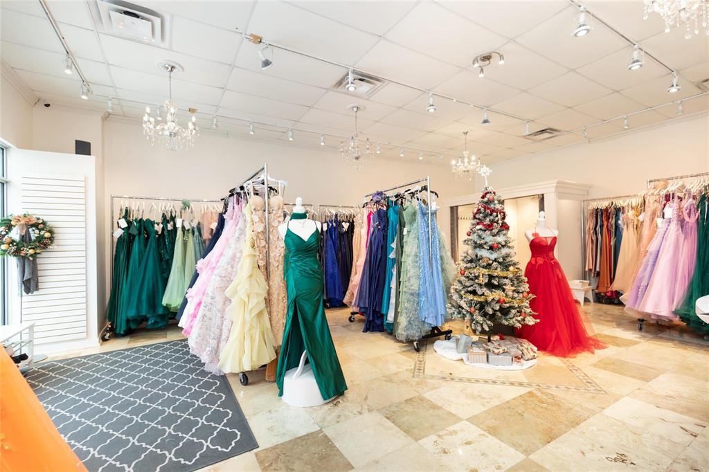 G&h 197 Main Street, Steinbach, Manitoba R5G 1Y5 - Photo 5 - 202529514