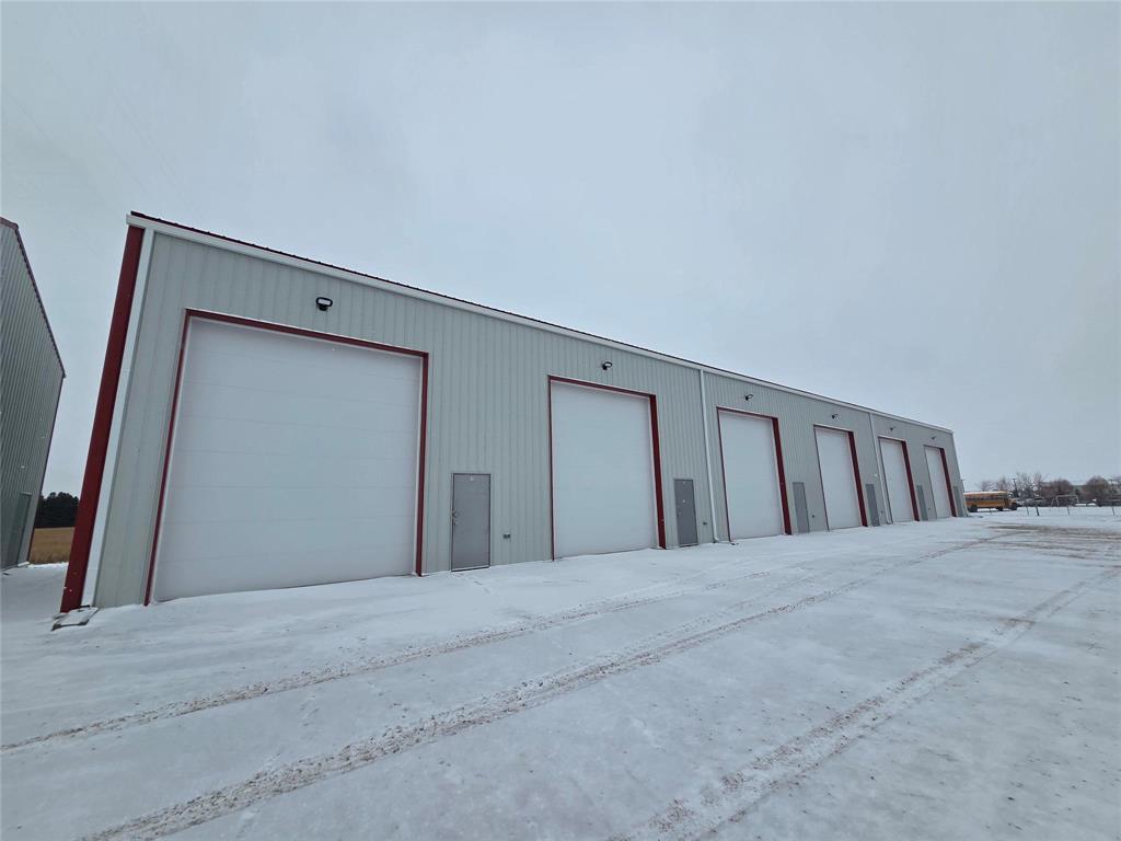 E1-E4 33 Tower Avenue, Steinbach, Manitoba R5G 0B8 - Photo 0 - 202529593