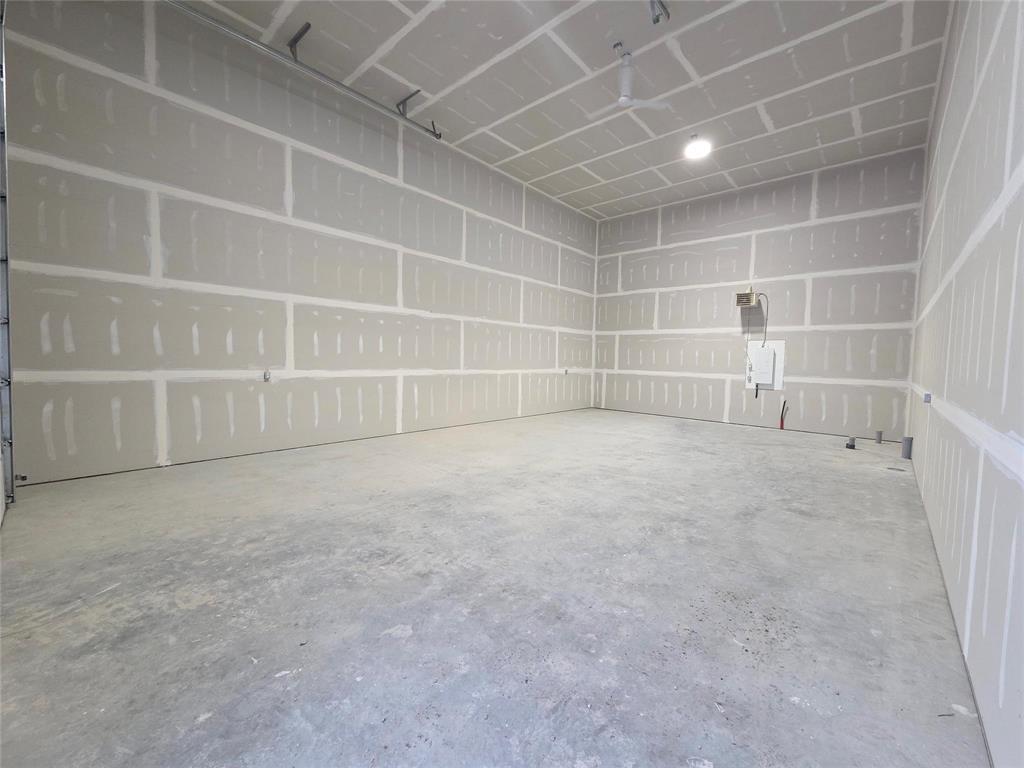 E1-E4 33 Tower Avenue, Steinbach, Manitoba R5G 0B8 - Photo 1 - 202529593