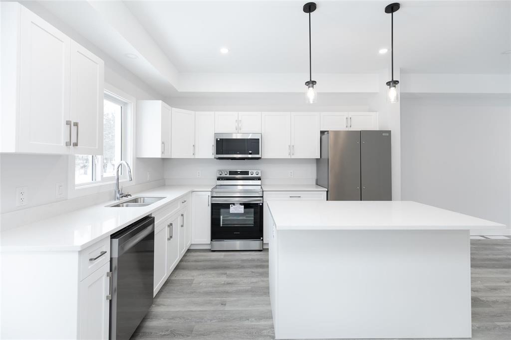 44 Sterling Crescent, Steinbach, Manitoba R5G 2P9 - Photo 6 - 202529766