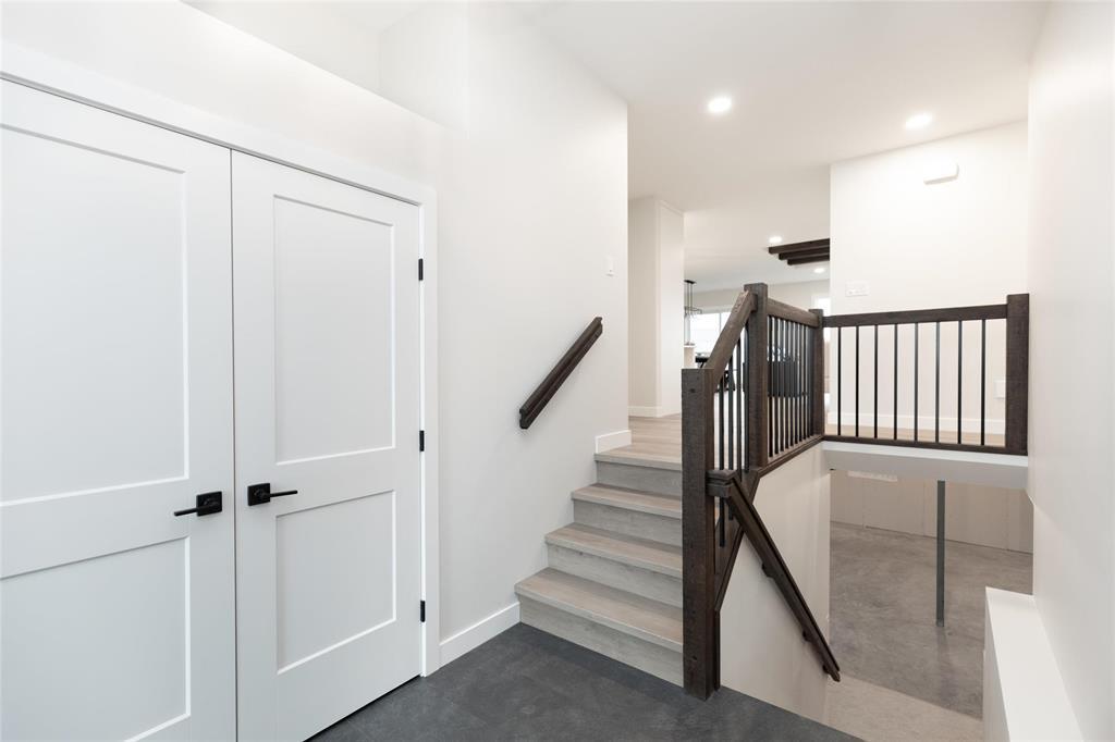 30 Caribou Bay, Steinbach, Manitoba R5G 0Z3 - Photo 1 - 202600364