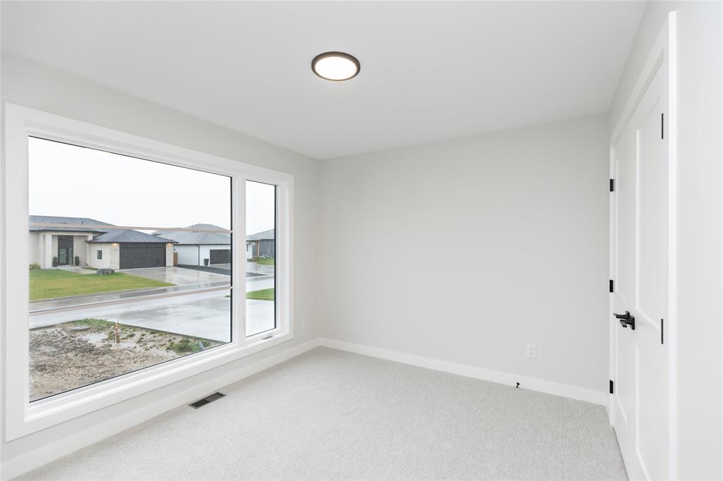 30 Caribou Bay, Steinbach, Manitoba R5G 0Z3 - Photo 13 - 202600364