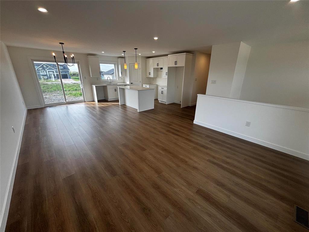 69 Harvest Bay, Blumenort, Manitoba R5G 2X3 - Photo 4 - 202600578