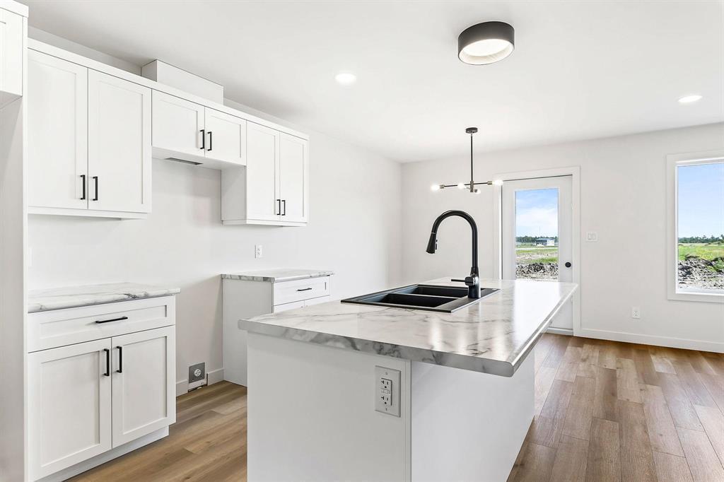 82 Kootenay Way, Steinbach, Manitoba R5G 2Y1 - Photo 4 - 202601330